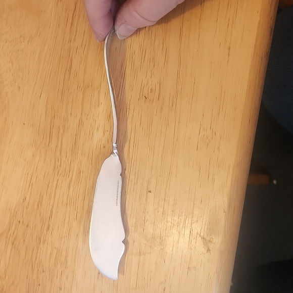 Vintage WM Rogers butter knife with twisted handle. - Picture 5 of 8